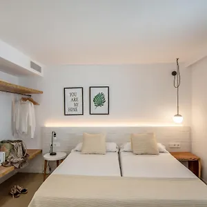 https://apartamentos-es-pujols-formentera-vacaciones.balearic-islands.net